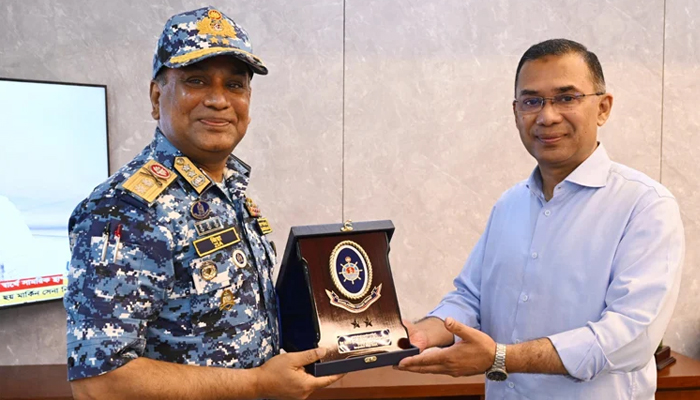 প্রধানমন্ত্রীর সঙ্গে কোস্টগার্ড মহাপরিচালকের সাক্ষাৎ