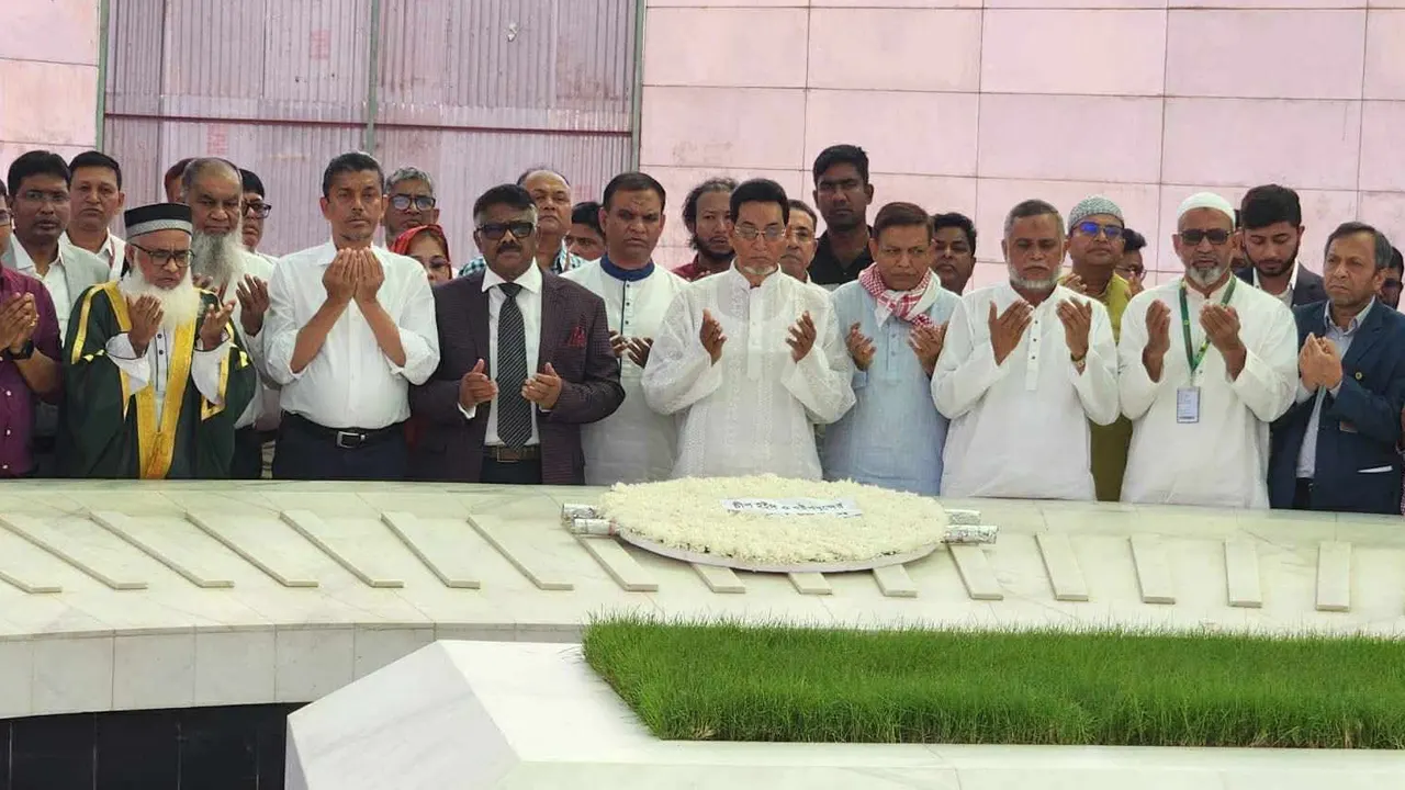 জিয়াউর রহমান ও খালেদা জিয়ার সমাধিতে চিফ হুইপসহ হুইপদের শ্রদ্ধা