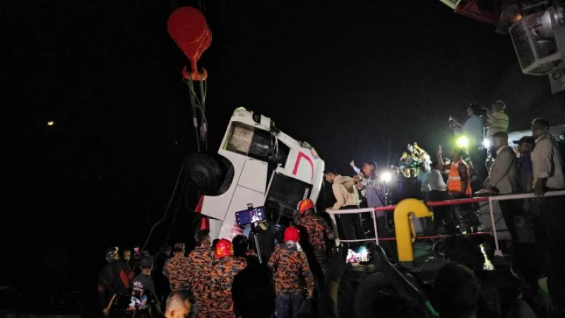 Death toll rises to 18 as sunken bus retrieved from Padma River