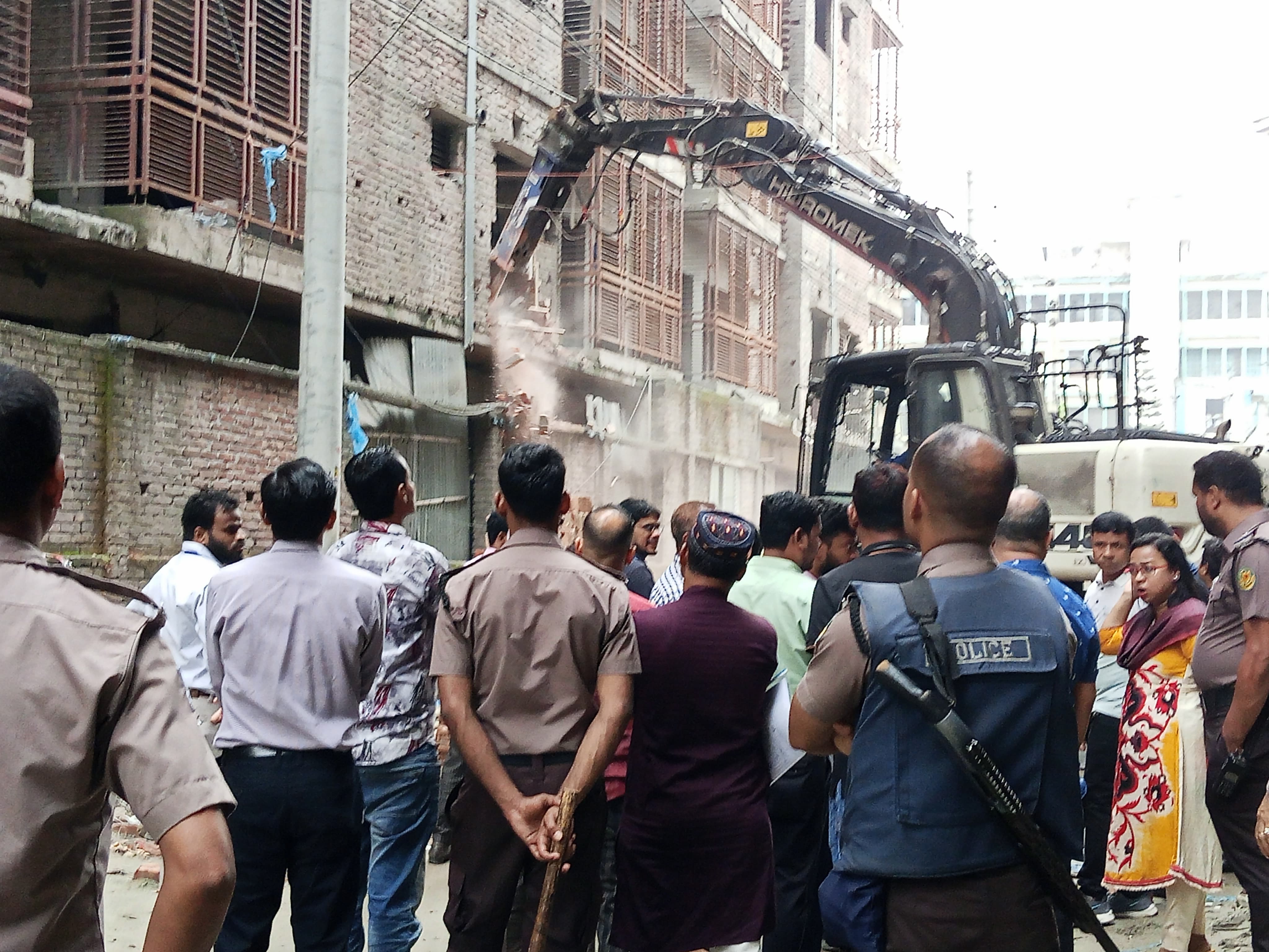 রাজউকের মোবাইল কোর্টে জব্দ মিটার, লাখ টাকার জরিমানা