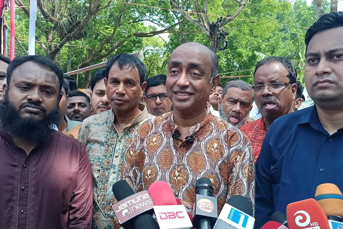 ‘কৃষক কার্ড’ বিতরণে রাজনৈতিক বিবেচনা বা অনিয়মের সুযোগ নেই: আইনমন্ত্রী