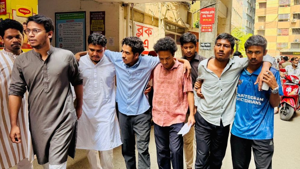 Two journalists assaulted while covering student clash in Dhaka