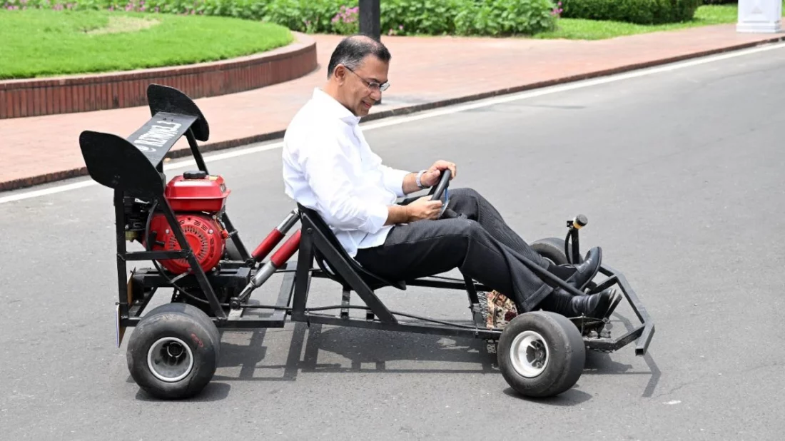 Prime Minister drove the racing car made by young student Rizwan