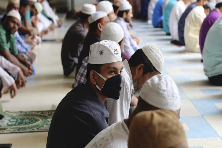 Govt issues guidelines over namaz, safety