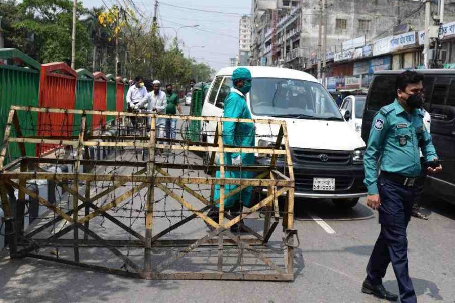 Eight more cops among twelve infected with COVID-19 in Barishal