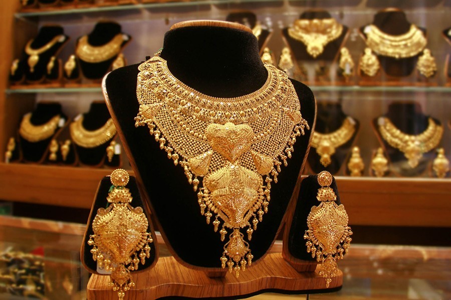 Gold price increases by Tk2,333 per bhori