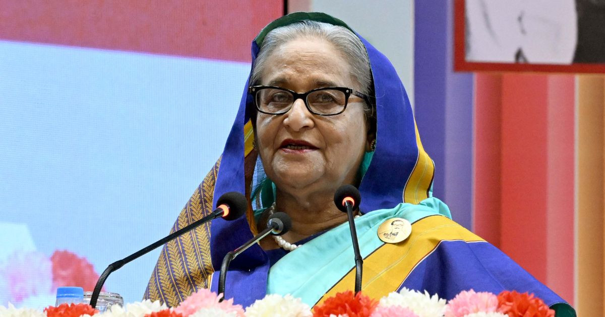 Aim big to conquer the moon: PM tells children
