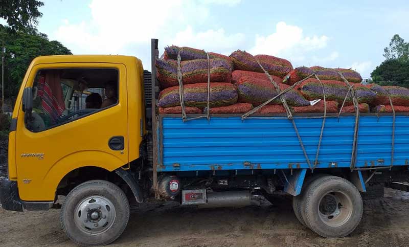 হিলি দিয়ে ভারত থেকে কাঁচা মরিচ আমদানি শুরু