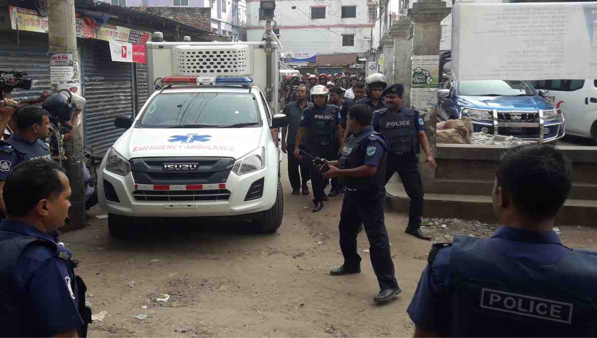 2 female 'militants' surrender at Narsingdi den