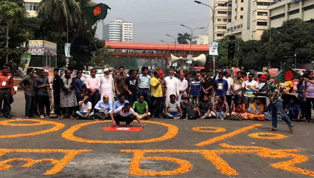 FFs’ children block Shahbagh intersection