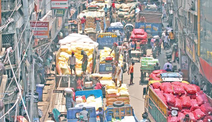 Commodity prices spike in Khatunganj as panic buying rife