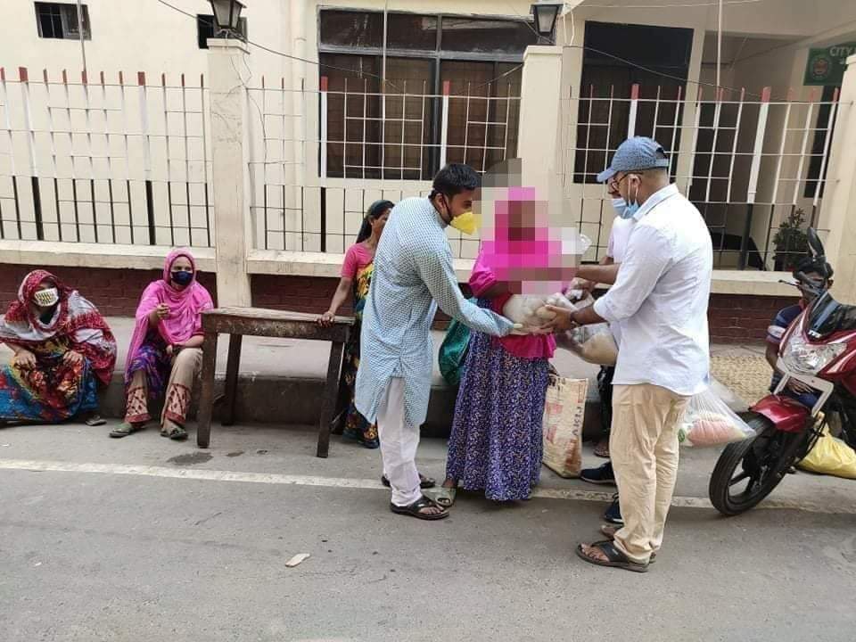 রাজধানীর মোহাম্মদপুরে ছাত্রলীগের উদ্যোগে ত্রান বিতরন