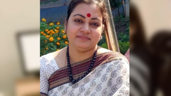 নিজের বেতনের টাকায় দরিদ্রদের বাড়ি খাদ্য নিয়ে যাচ্ছেন ইউএনও নাহিদা