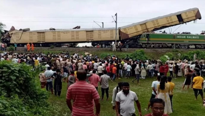 15 killed, 60 injured in train accident in India