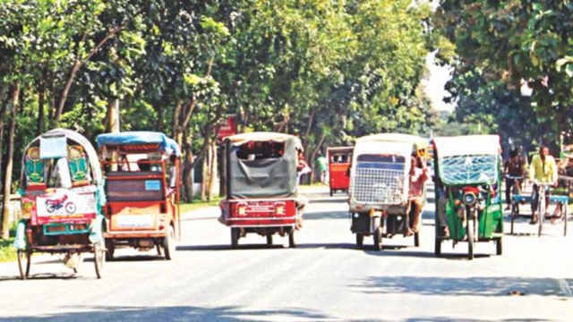 Banned three-wheelers making highways more dangerous
