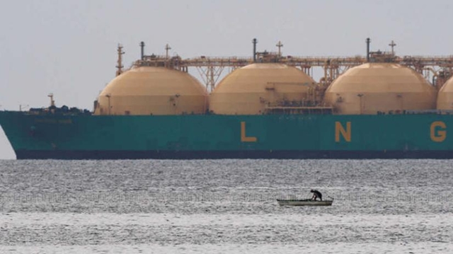Govt shortlists 17 cos for spot LNG
