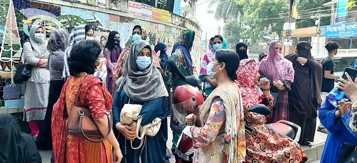 শিক্ষা প্রতিষ্ঠানের সম্মুখ সারিতে ‘সংক্রমণ ফাঁদ’