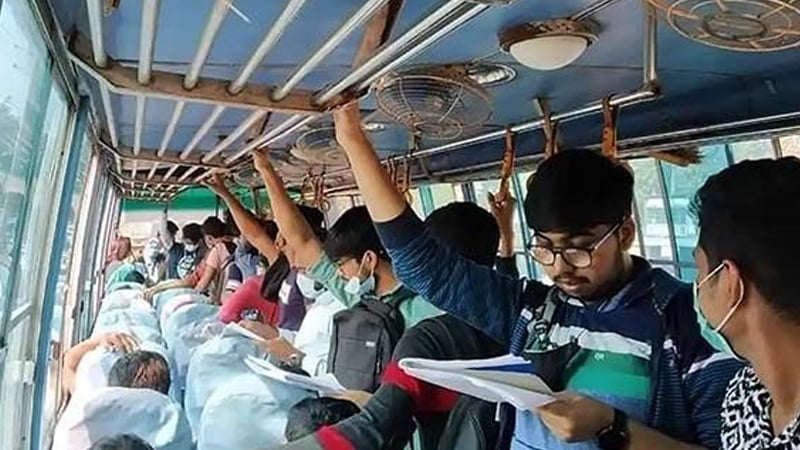 সপ্তাহে ৭ দিনই ‘হাফ পাস’ শিক্ষার্থীদের