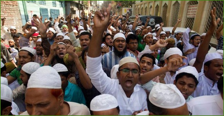 শুক্রবারকে টার্গেট করেছে মৌলবাদীরা?
