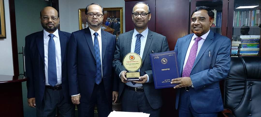 এক লক্ষ কোটি টাকা আমানতের মাইল ফলক অতিক্রম করলো ইসলামী ব্যাংক