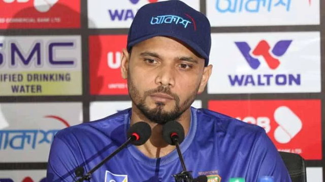 নিজেই নেতৃত্ব ছেড়ে দিলেন মাশরাফি