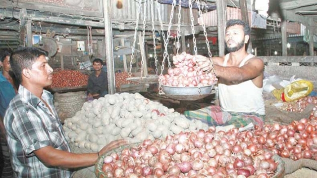 Supply glut fails to tame prices of onion, garlic