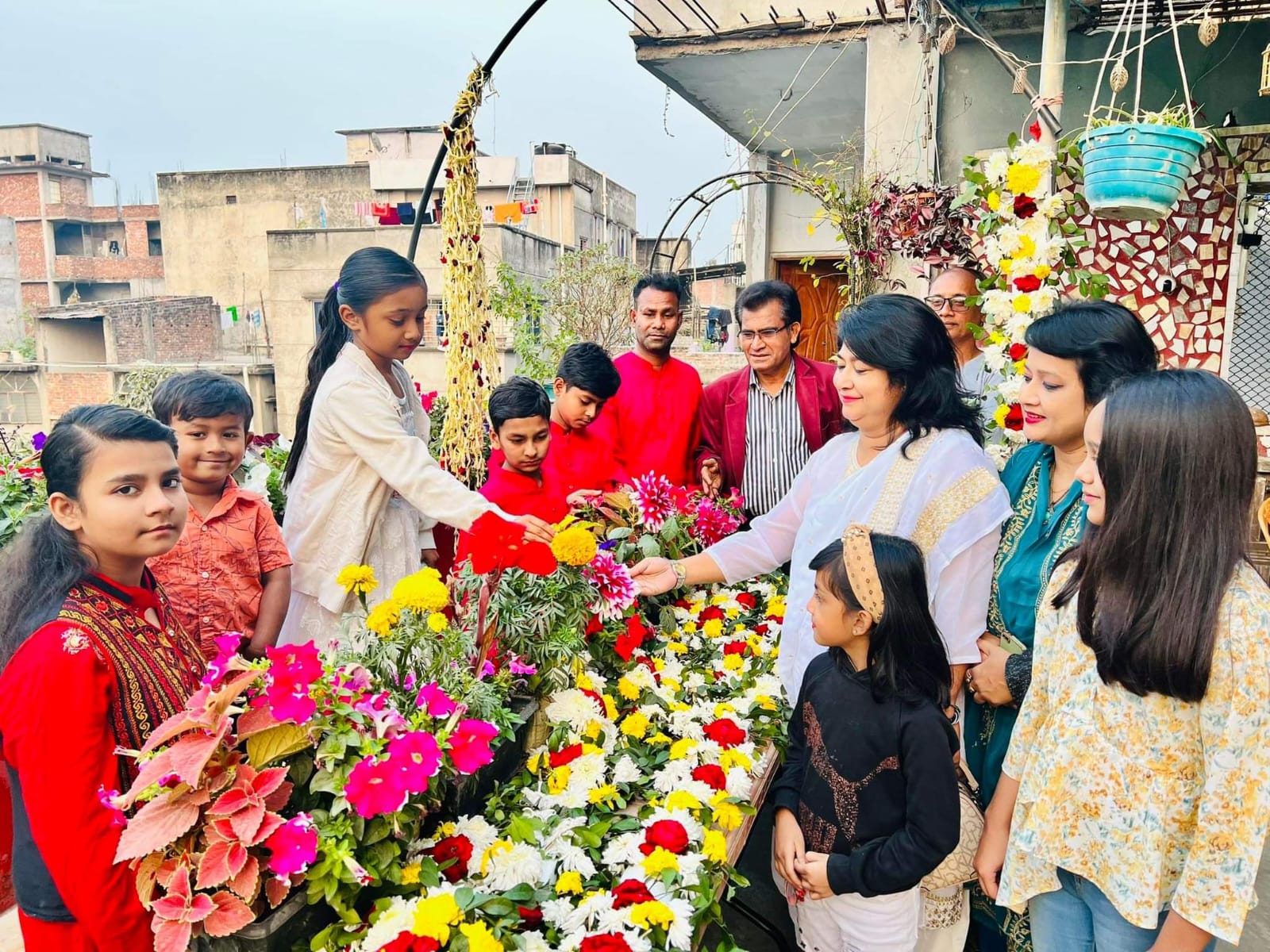 হাজারীবাগে পুষ্প প্রদর্শনীর আয়োজন