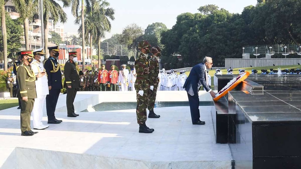 President pays tributes to armed forces martyrs