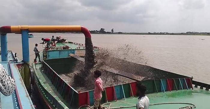 অবাধে বালু তোলায় হুমকি মেঘনা  ধনাগোদা সেচ প্রকল্প