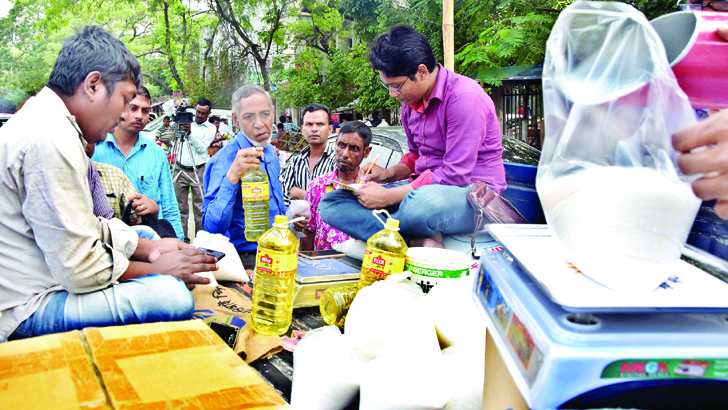 টিসিবির পণ্য উপজেলা ও পৌরসভায় বিক্রির নির্দেশ