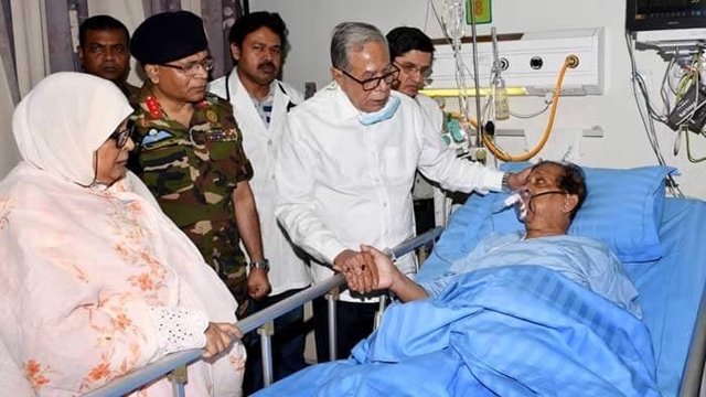 President visits Dainik Samakal Editor at hospital