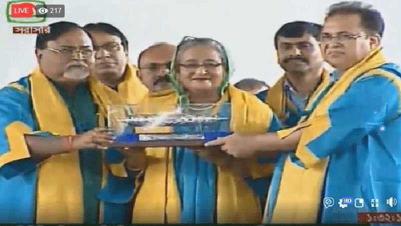 PM receives DLitt degree