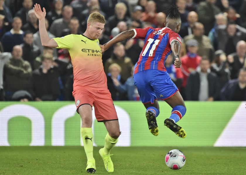 Man City beats Palace 2-0 to keep up pressure on Liverpool