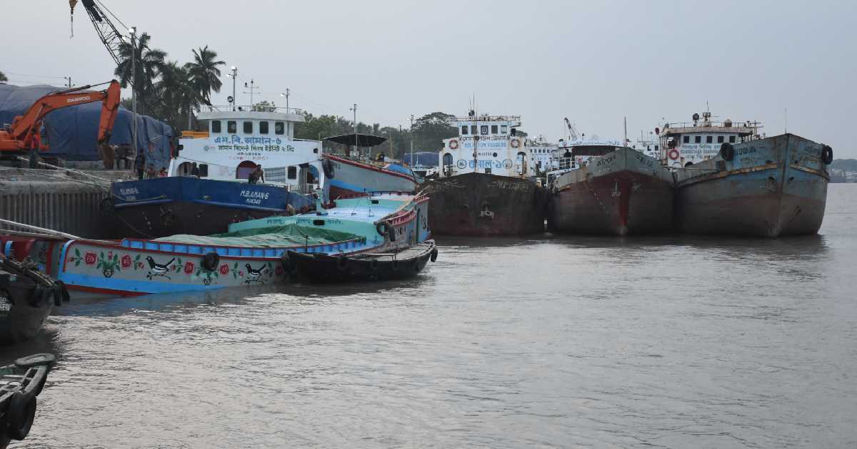 People suffer as water transport workers go on indefinite strike