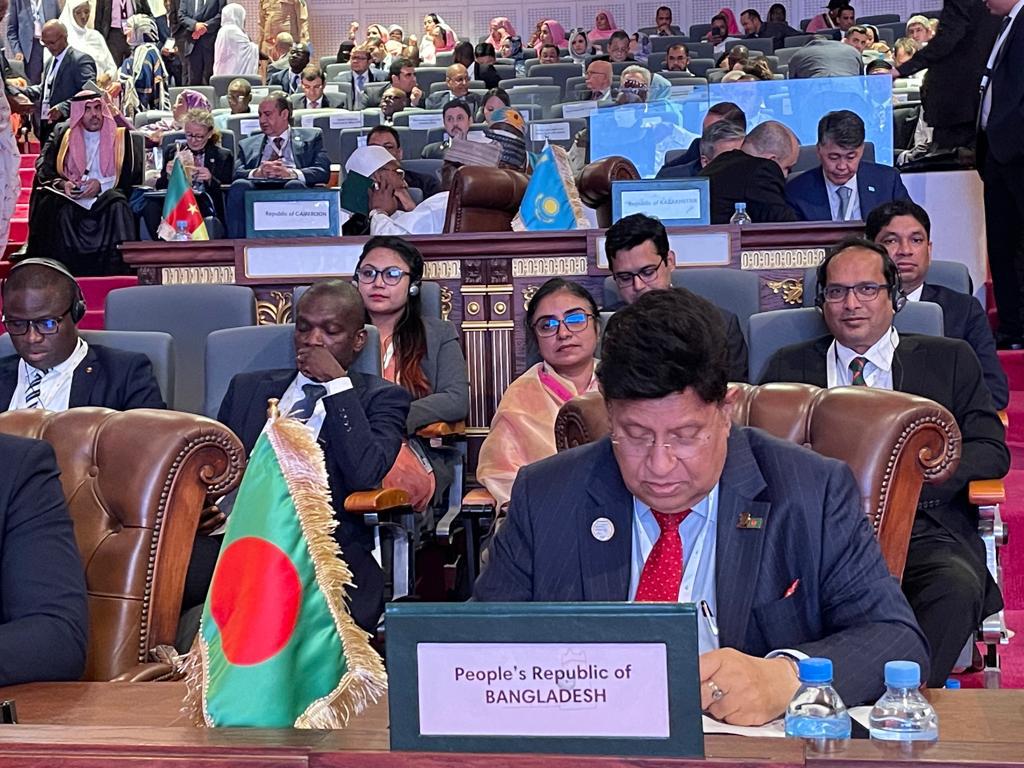 Momen stressed peace and tolerance as the key to stability and security