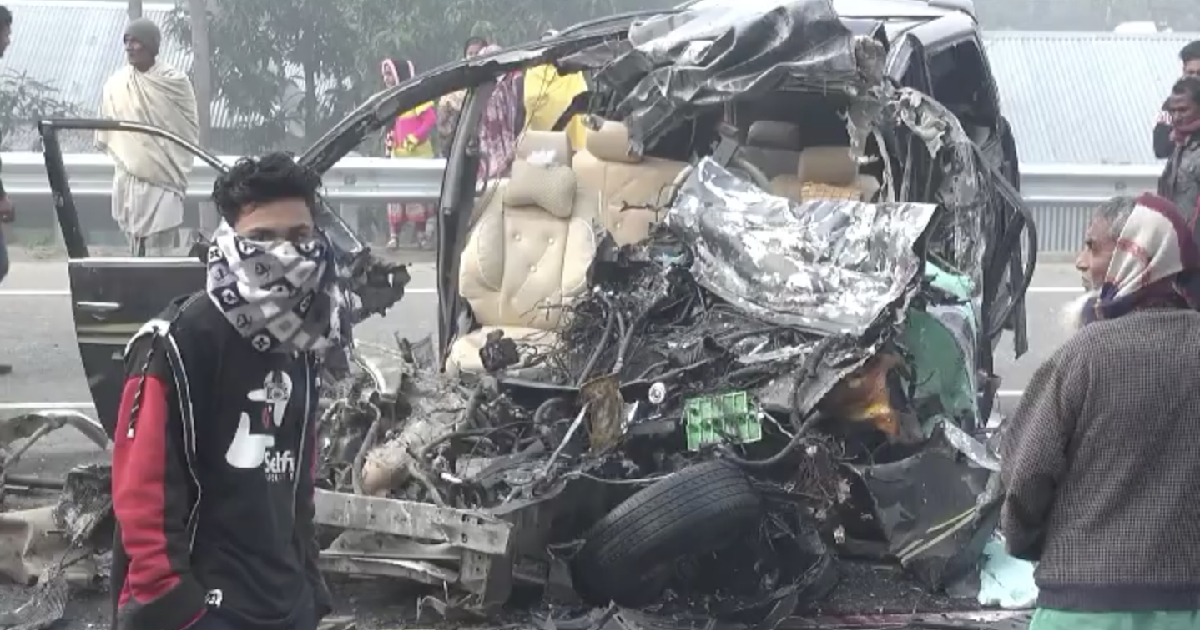 4 of a family among six killed in Faridpur road accident