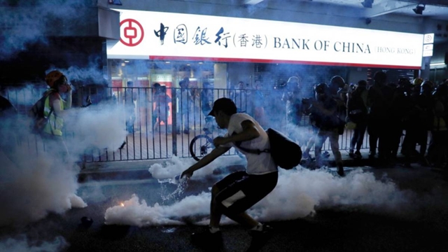 Hong Kong protesters, police face off in renewed clashes