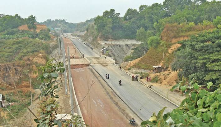 Bayezid-Faujdarhat road closed fearing landslide