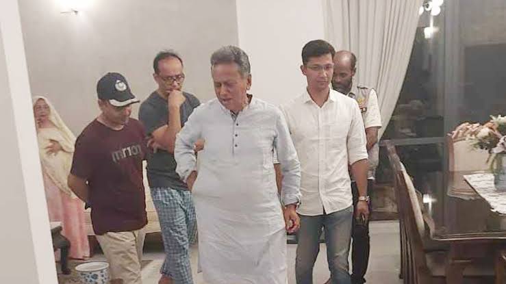 আমীর খসরু মাহমুদ চৌধুরীকে গভীর রাতে আটক
