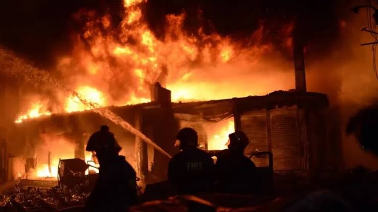 Fire breaks out at Narayanganj market for car parts