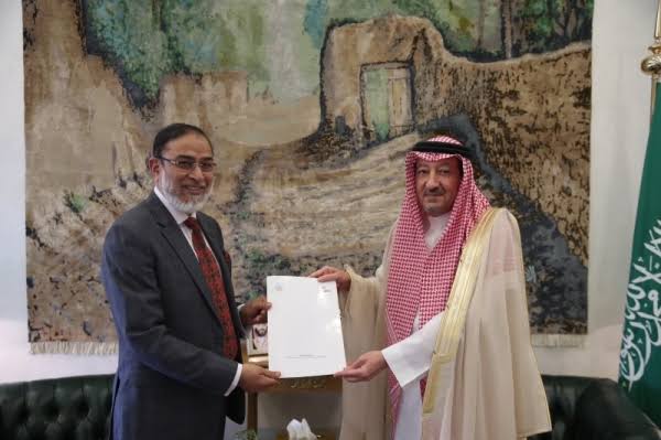 PM invites Saudi Crown Prince to visit Bangladesh