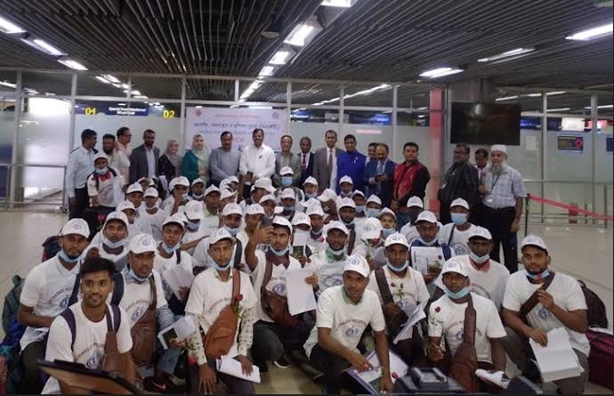 First batch of workers leaves for Malaysia