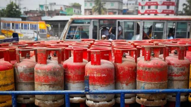 Price of LPG cylinder slashed by Tk49