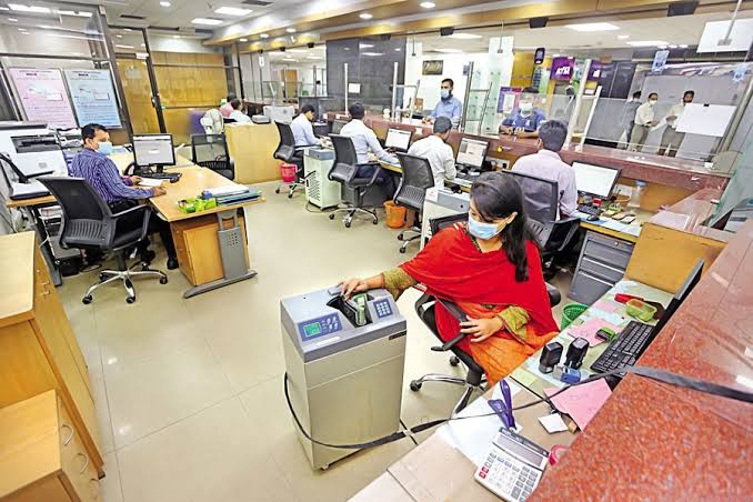 6 fourth-gen banks show excess liquidity