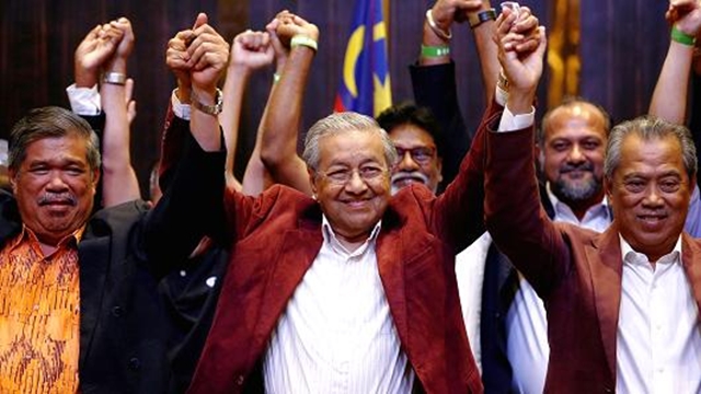 Mahathir wins in historic Malaysia power shift