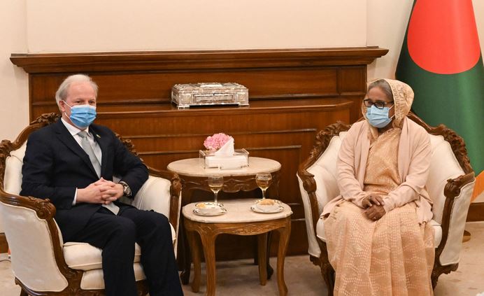 PM stresses larger global support to overcome developing countries' crisis