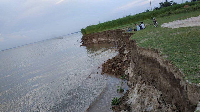 Padma devouring arable lands in Goalanda