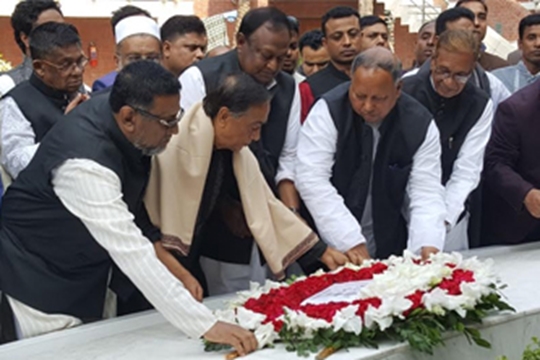 Commerce minister pays tributes to Bangabandhu