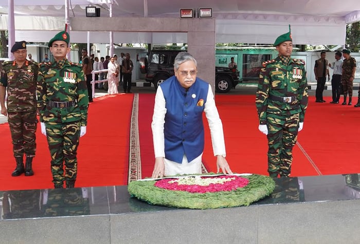 President pays homage to Bangabandhu at Dhanmondi