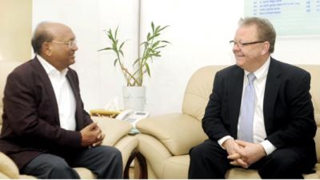 Tofail invites Canadian investment in SEZs